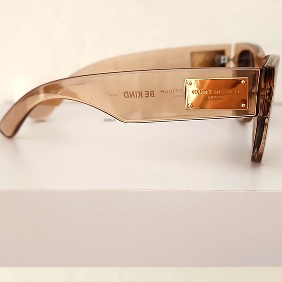 KURT GEIGER LONDON Women\'s 52mm Square Sunglasses In Crystal Tan/Brown Gradient. main image 11
